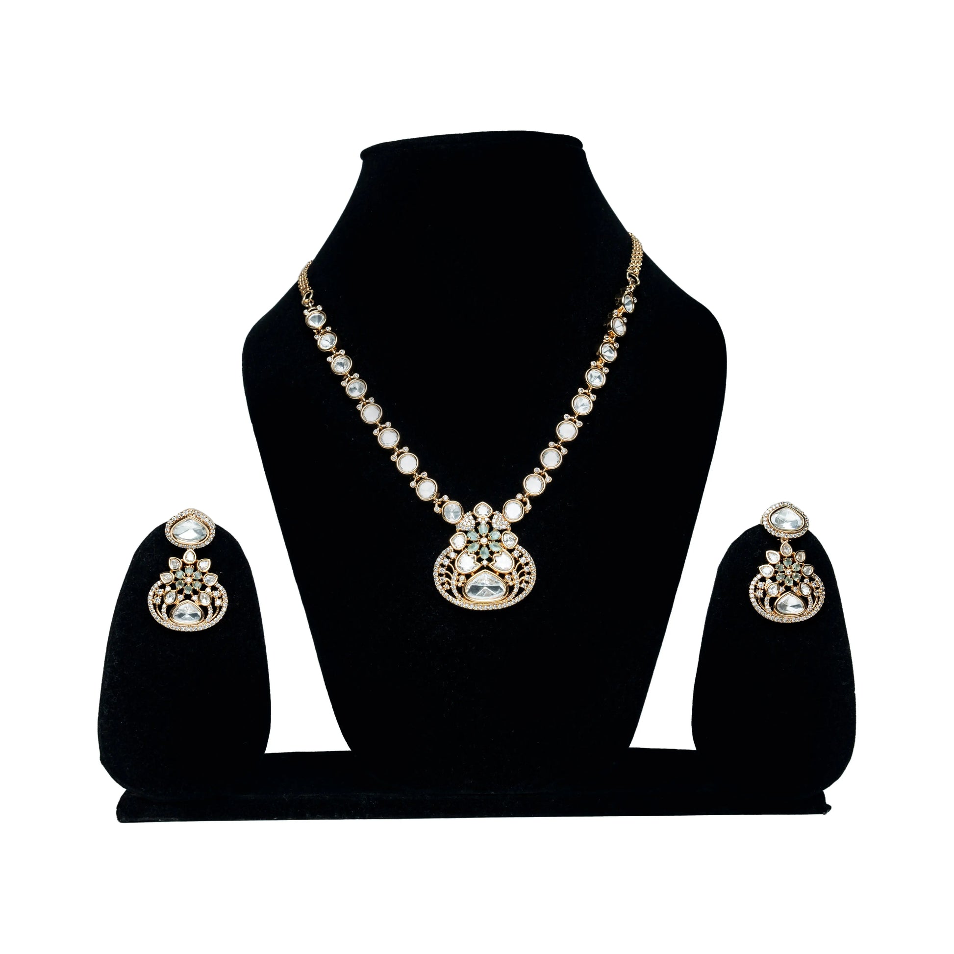 Traditional Kundan Jewelry Set