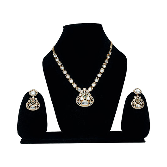 Traditional Kundan Jewelry Set